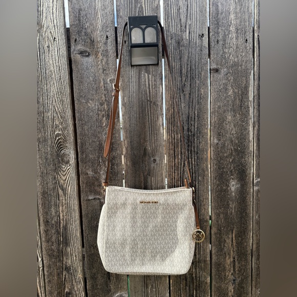 Michael Kors Jet Set Travel Large Messenger Crossbody Bag  (Vanilla/Brown) NWT - Picture 3 of 6